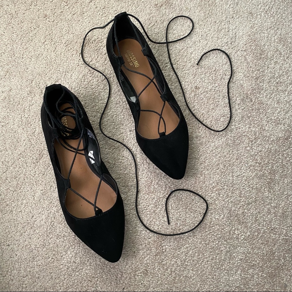 Pointed toe lace up flat